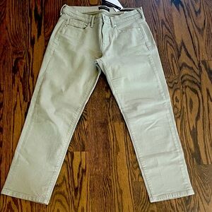 NWT Banana Republic Premium Denim Girlfriend Jean